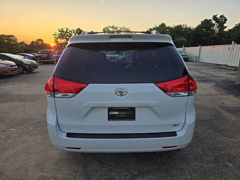 Used 2013 Toyota Sienna XLE image 10