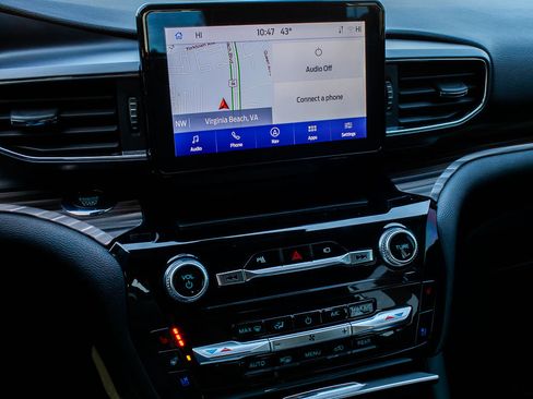 Used 2022 Ford Explorer Limited w/ Equipment Group 301A image 21