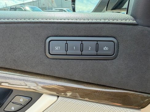 Used 2019 Cadillac Escalade Luxury AWD/4WD image 24