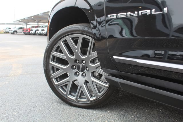 Used 2025 GMC Yukon Denali Ultimate w/ LPO, Floor Liner Package AWD/4WD image 13