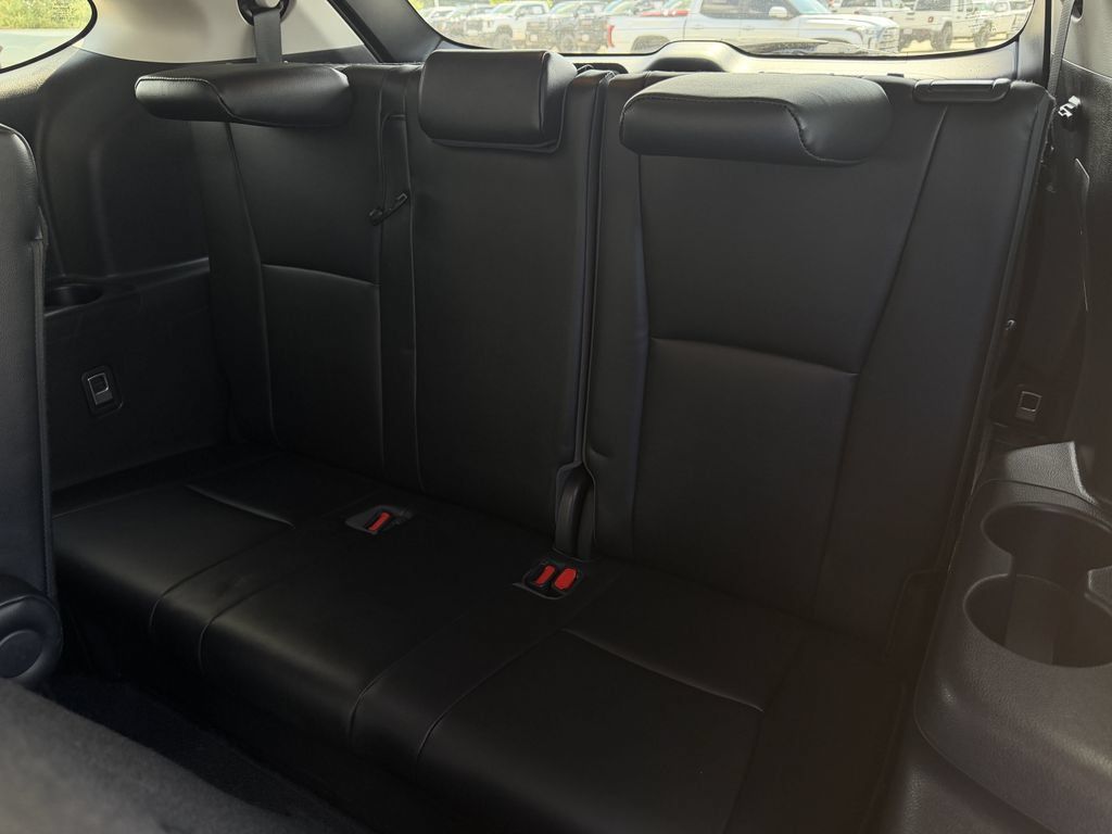 Used 2021 Toyota Highlander XLE FWD image 28