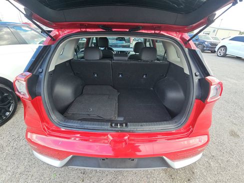 Used 2018 Kia Niro EX FWD image 16