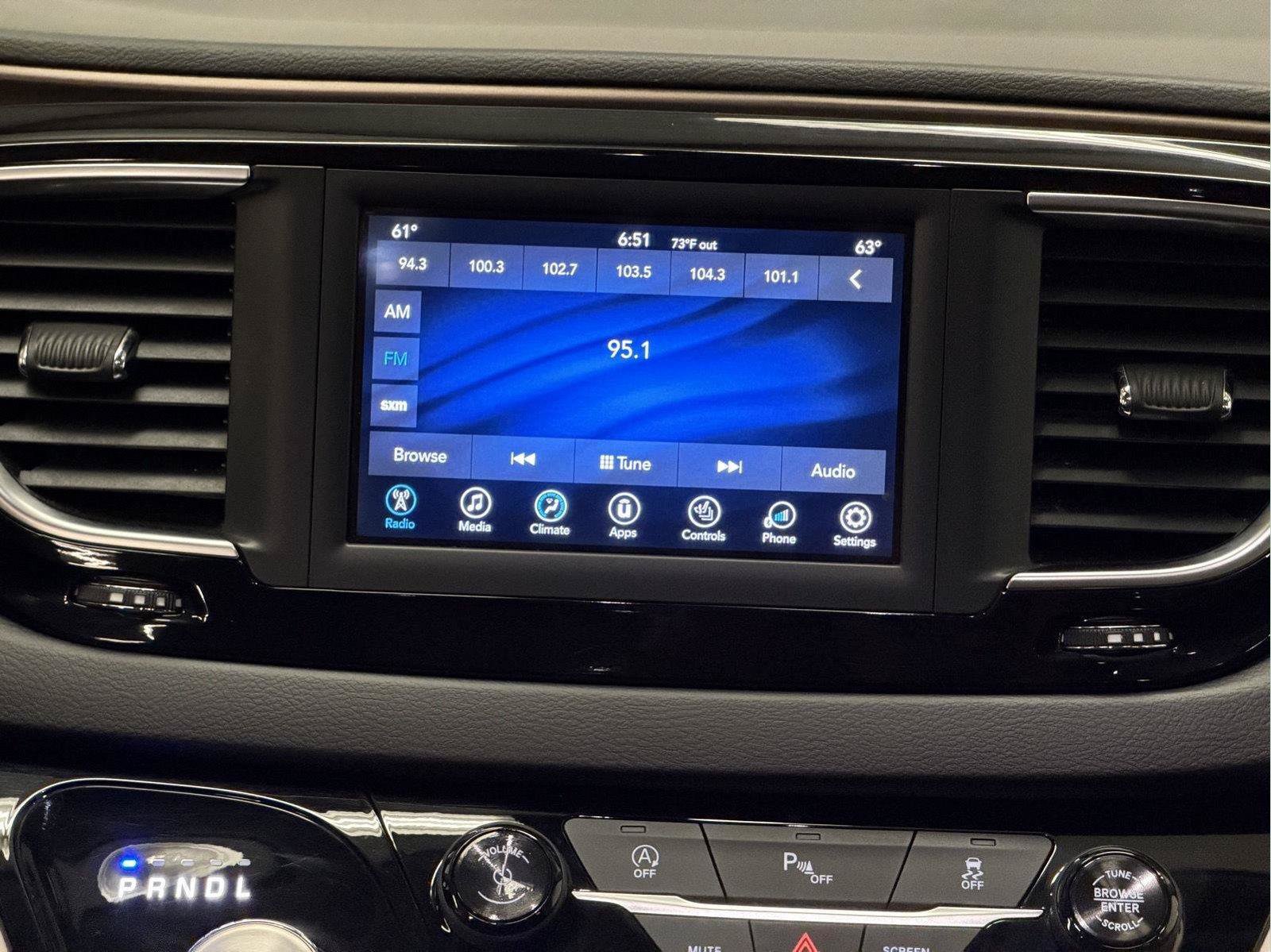 Used 2018 Chrysler Pacifica Touring-L FWD image 35
