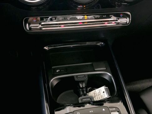 Used 2021 Mercedes-Benz GLA 250 4MATIC image 34