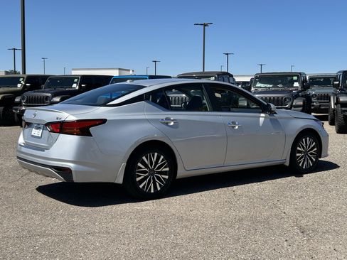 Used 2023 Nissan Altima 2.5 SV image 5