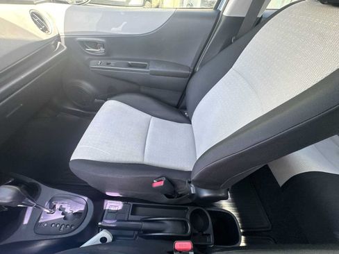 Used 2013 Toyota Yaris L FWD image 19