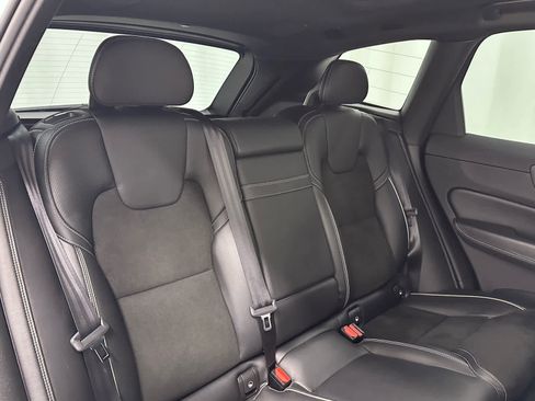 Used 2018 Volvo XC60 T8 R-Design w/ Convenience Package image 22