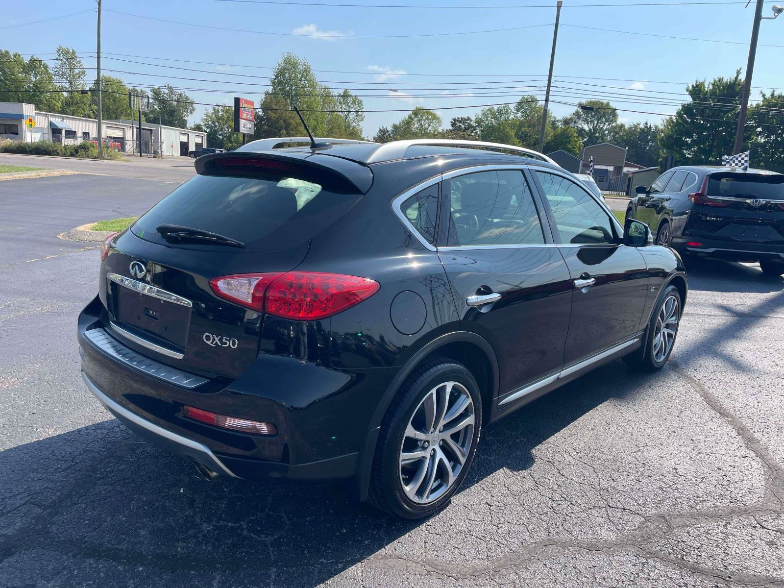 Used 2017 INFINITI QX50 2WD w/ Deluxe Touring Package image 7