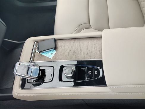 New 2026 Volvo XC90 B6 Plus image 23