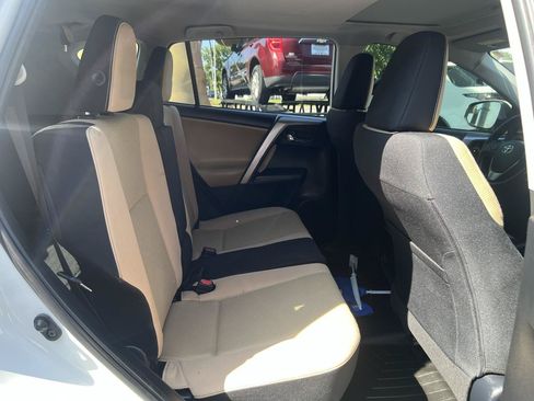 Used 2017 Toyota RAV4 XLE FWD image 14