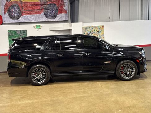 Used 2023 Cadillac Escalade ESV V image 41