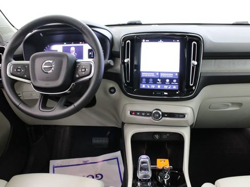 Used 2023 Volvo XC40 B4 Plus w/ Driver Assist Package image 9