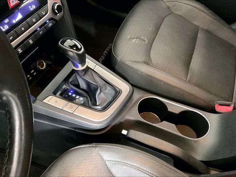 Used 2017 Hyundai Elantra Limited image 15