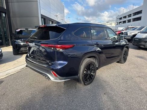 Used 2023 Toyota Highlander XSE FWD image 3