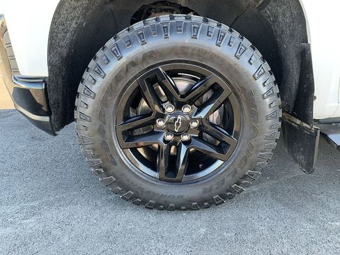 Used 2022 Chevrolet Silverado 1500 LT Trail Boss w/ Convenience Package II image 11