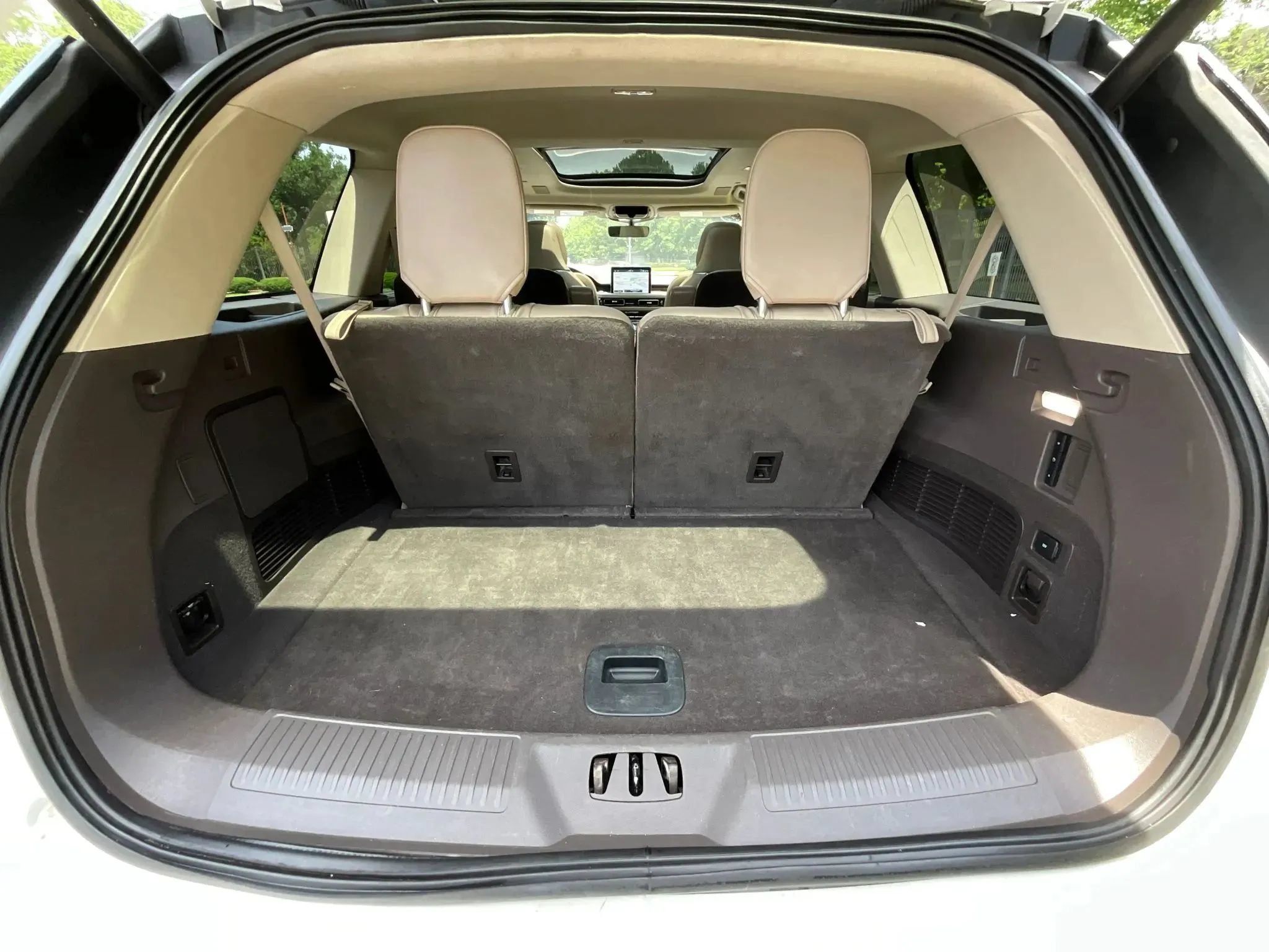 Used 2021 Lincoln Aviator Reserve w/ Equipment Group 201A AWD/4WD image 9
