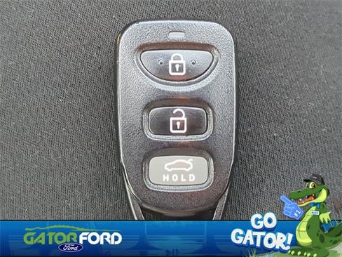Used 2020 Hyundai Elantra SEL image 31