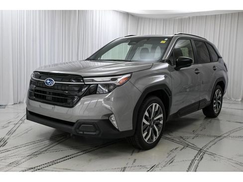 Used 2025 Subaru Forester Touring AWD/4WD image 4