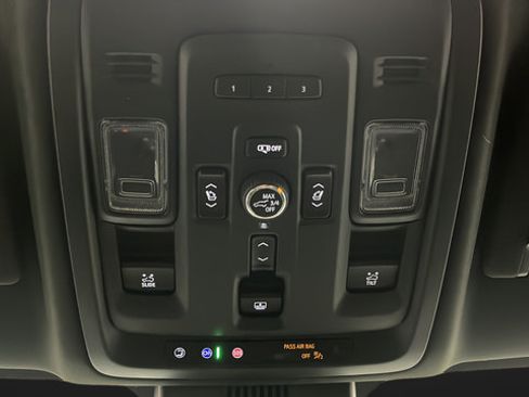Used 2024 GMC Yukon XL Denali AWD/4WD image 35