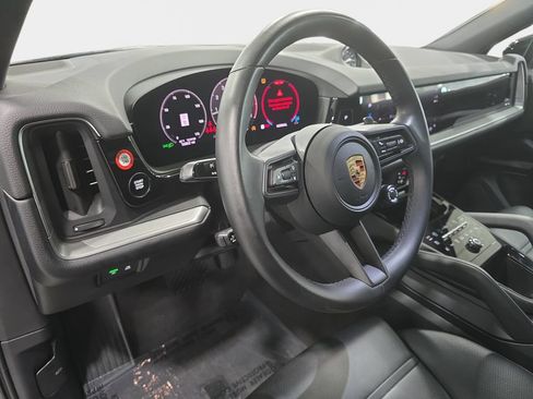 Used 2024 Porsche Cayenne AWD/4WD image 26