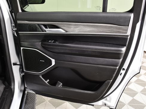 Used 2024 Jeep Wagoneer Series III AWD/4WD image 34