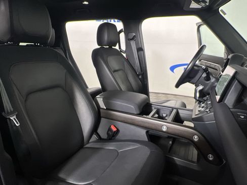 Used 2023 Land Rover Defender 130 X-Dynamic SE AWD/4WD image 30