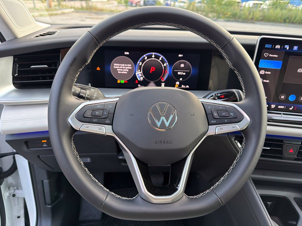 Used 2025 Volkswagen Tiguan SE w/ Panoramic Sunroof Package AWD/4WD image 16