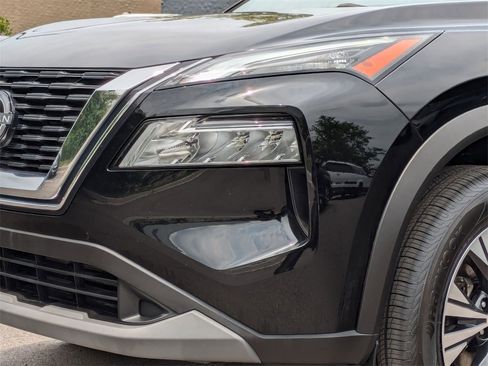 Certified 2023 Nissan Rogue SV image 9