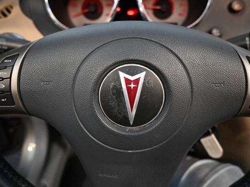 Used 2006 Pontiac Solstice Convertible w/ Premium Package image 33