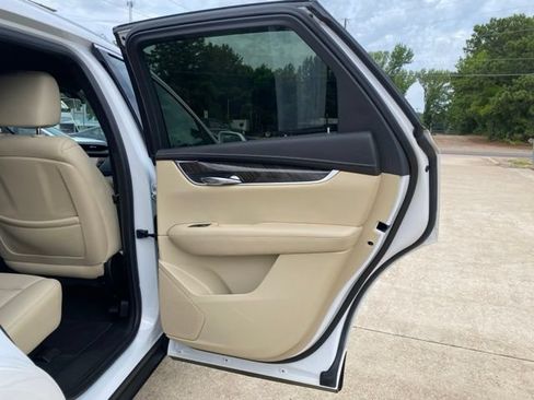 Used 2019 Cadillac XT5 FWD image 12