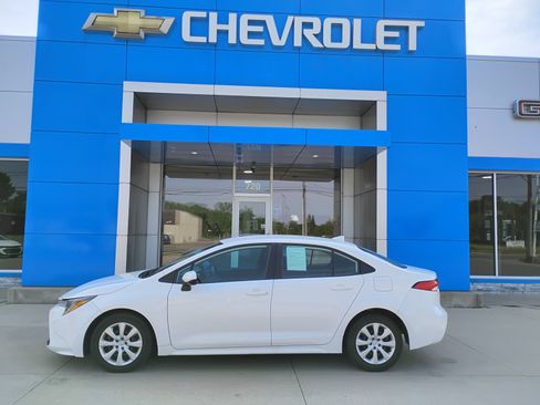 Used 2024 Toyota Corolla LE FWD image 9
