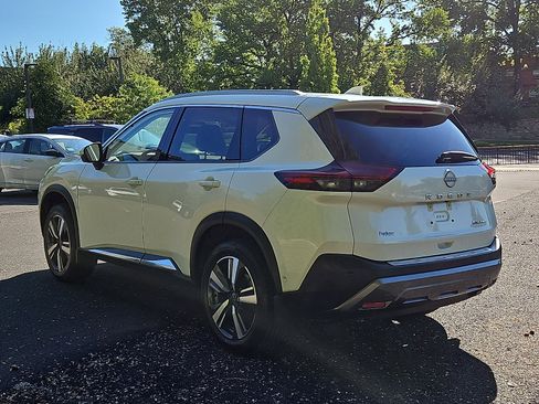 Certified 2023 Nissan Rogue SL w/ SL Premium Package AWD/4WD image 4