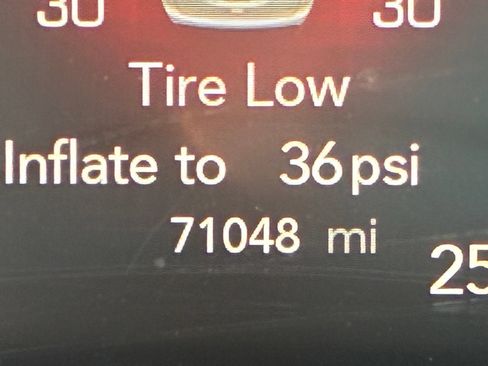 Used 2024 Chrysler Pacifica Touring-L FWD image 6
