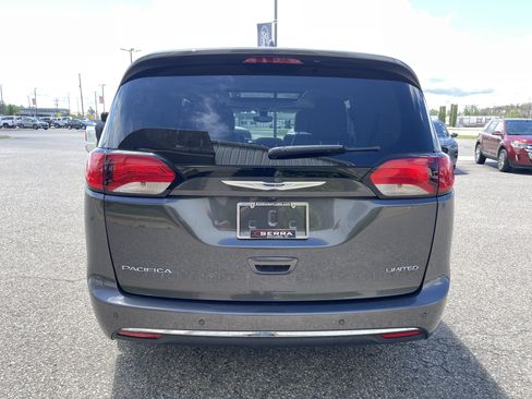 Used 2020 Chrysler Pacifica Limited FWD image 4