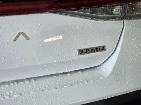 New 2026 Hyundai Elantra Hybrid FWD image 13