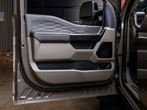 Used 2026 Ford F350 Platinum w/ Platinum Plus Package image 36