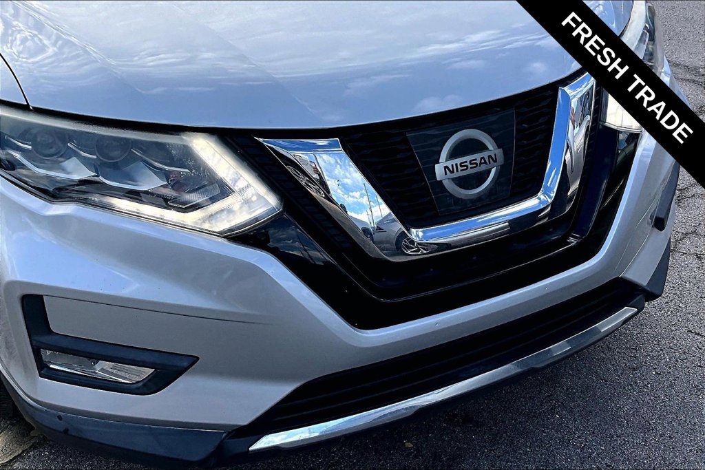 Used 2017 Nissan Rogue SL w/ SL Premium Package FWD image 32