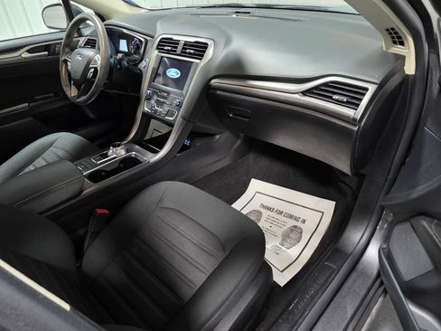 Used 2020 Ford Fusion SE FWD image 7