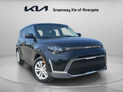 Used 2023 Kia Soul LX image 1