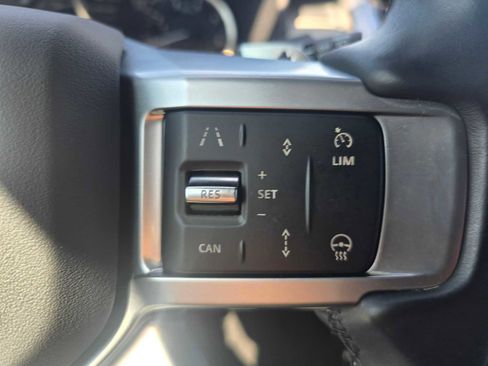 Used 2023 Land Rover Discovery S R-Dynamic image 33