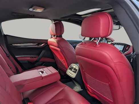Used 2018 Maserati Ghibli S RWD image 35