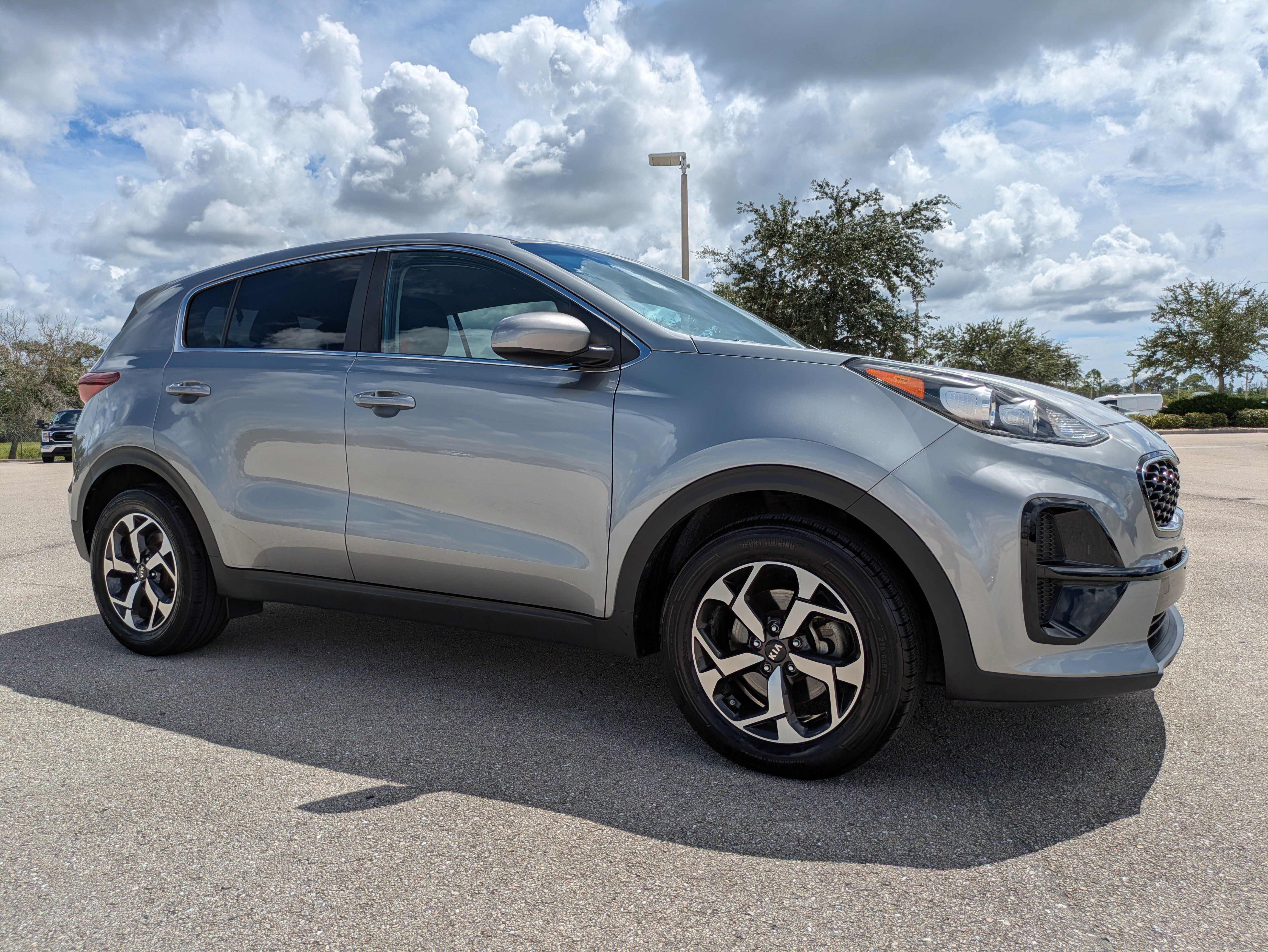 Used 2020 Kia Sportage LX FWD image 2