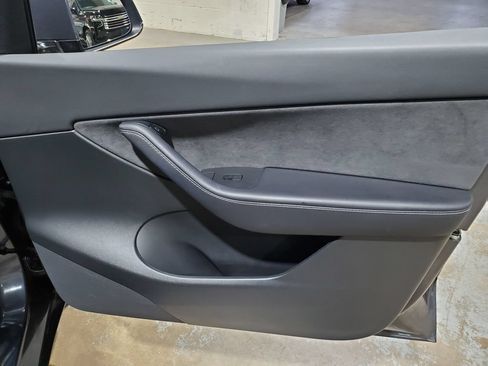 Used 2022 Tesla Model Y Performance AWD/4WD image 17