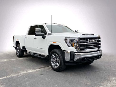 Used 2025 GMC Sierra 2500 SLT image 2