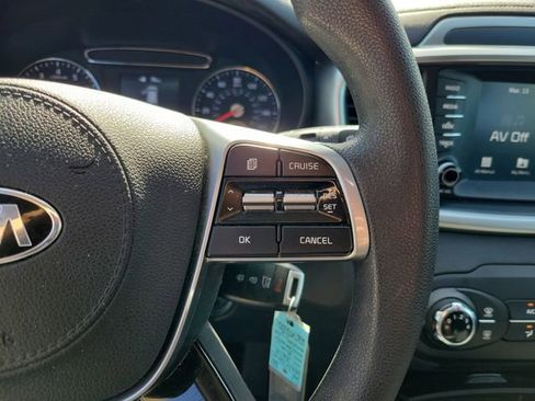Used 2019 Kia Sorento LX image 16