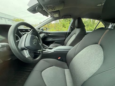 Used 2019 Toyota Camry LE FWD image 9