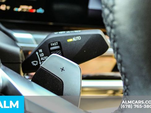 Used 2023 BMW 740i w/ Parking Assistance Package image 31