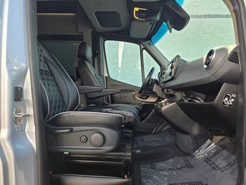 Used 2022 Mercedes-Benz Sprinter 2500 image 32
