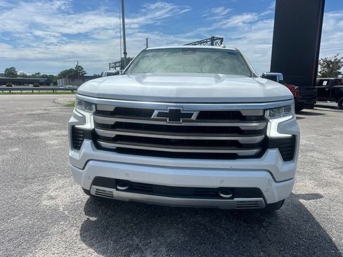 Used 2022 Chevrolet Silverado 1500 High Country w/ High Country Premium Package AWD/4WD image 8