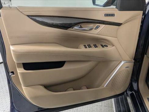 Used 2019 Cadillac Escalade Platinum AWD/4WD image 13